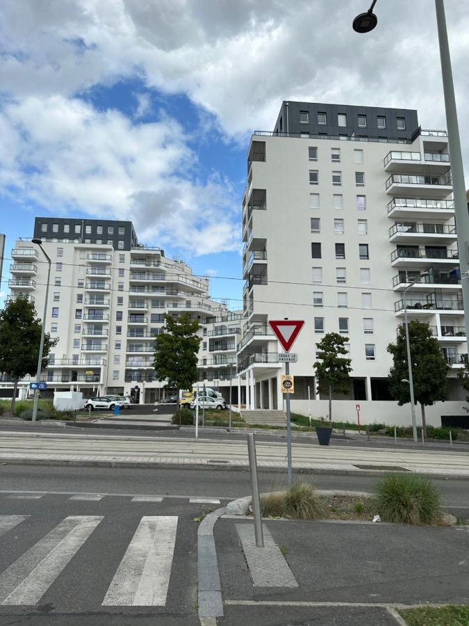 Agreable 2 Pieces Avec Balcon Et Parking Transports By Immo Kit Bnb Sarcelles Εξωτερικό φωτογραφία